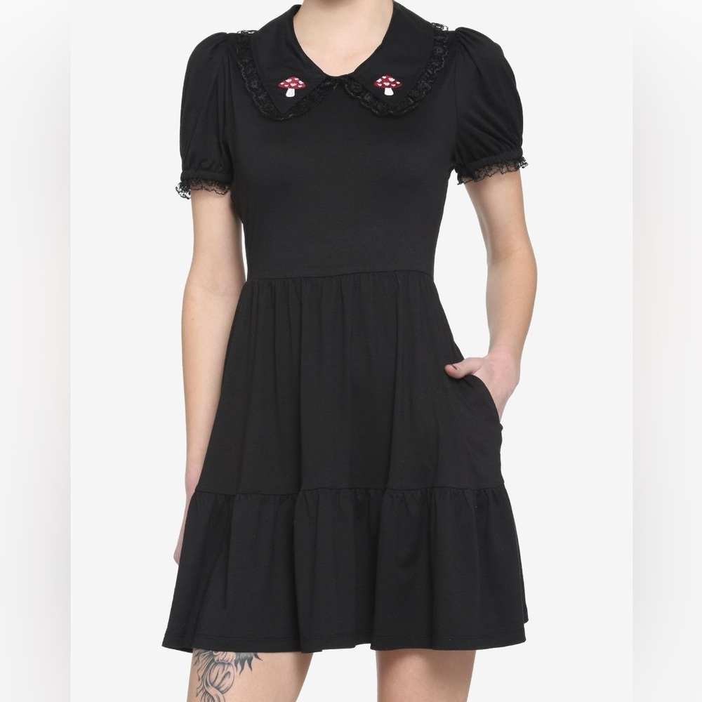 HOT TOPIC Mushroom Lace Collar Tiered Babydoll Dress Size SM
